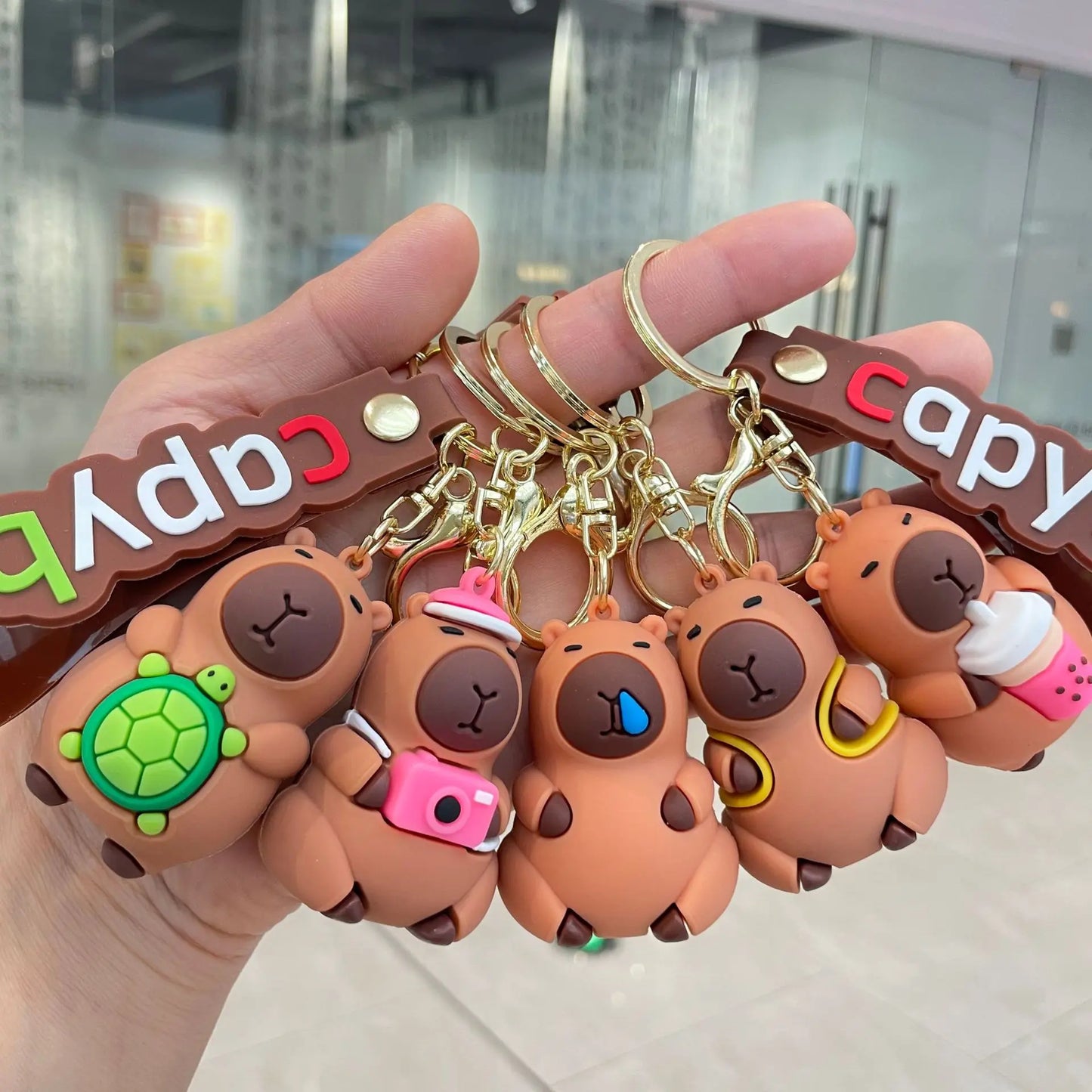 Llavero Capybara con Accesorios - Modelo Kawaii